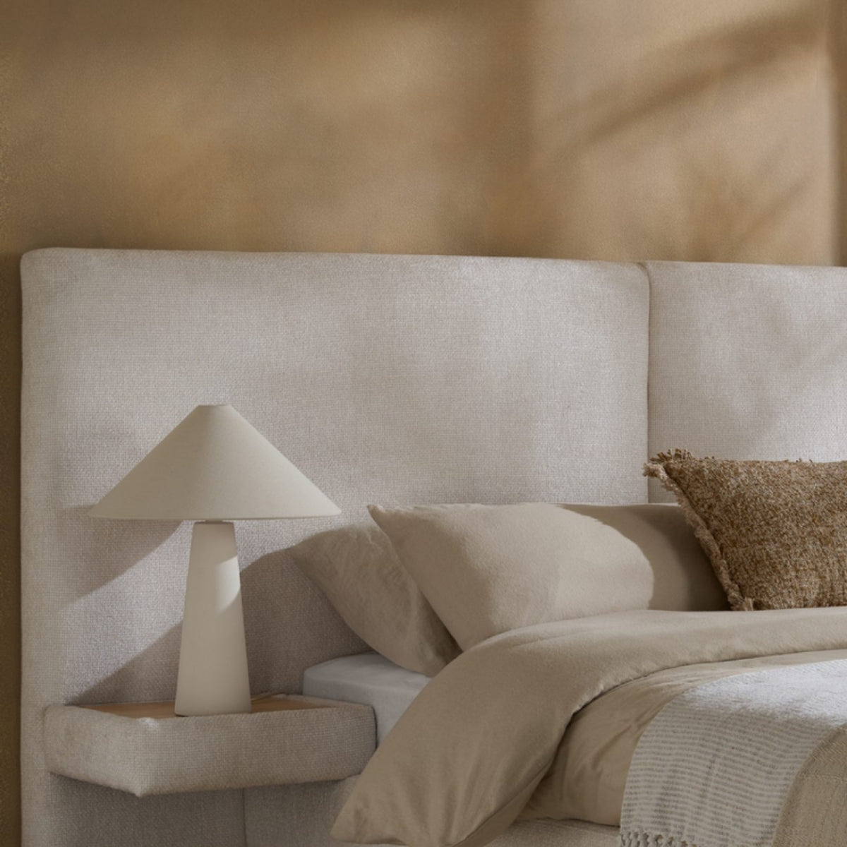2026 Como Bed - White