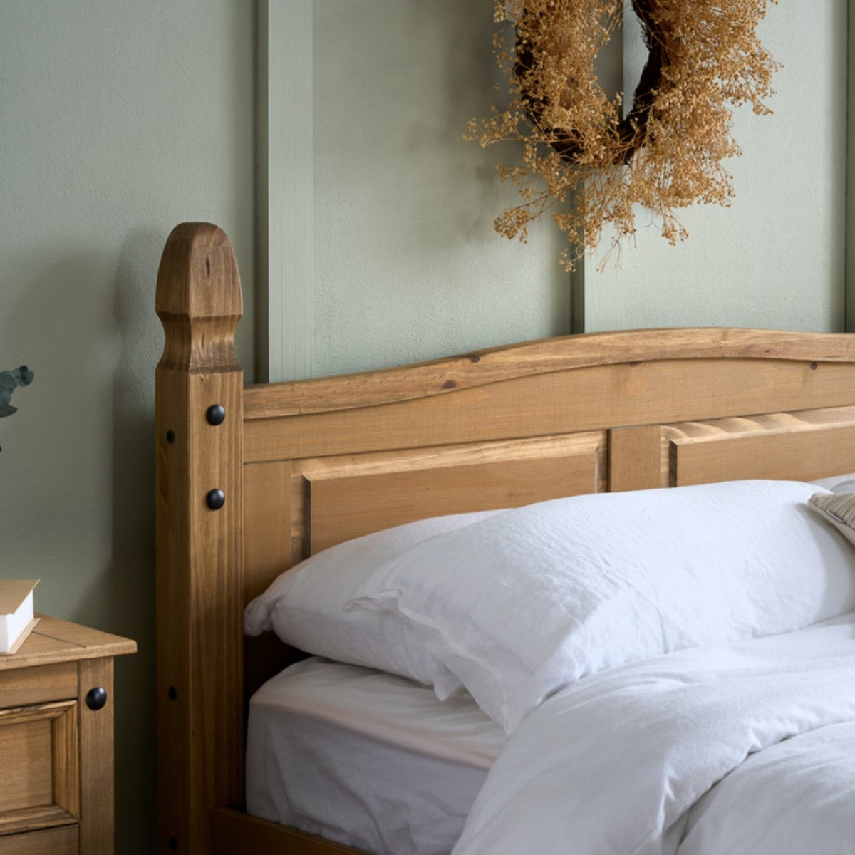 2026 Corona High End Bed - Pine