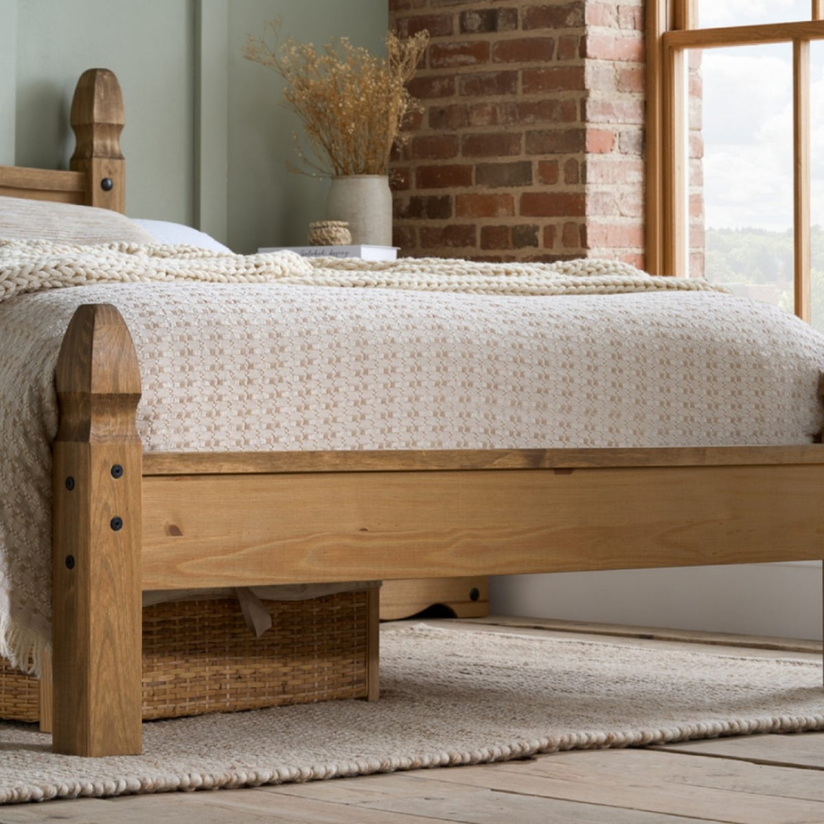 2026 Corona Low End Bed - Pine