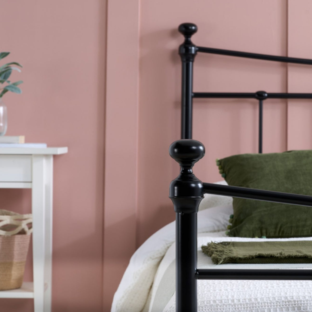 2026 Emily Bed - Black
