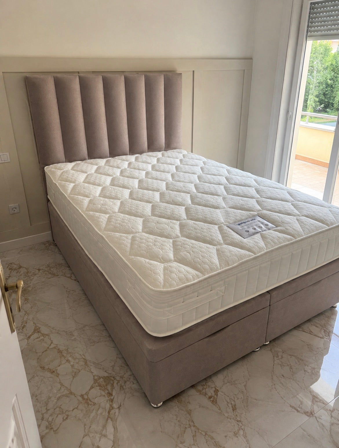 2026 Louis Bed - Soft Velvet Truffle