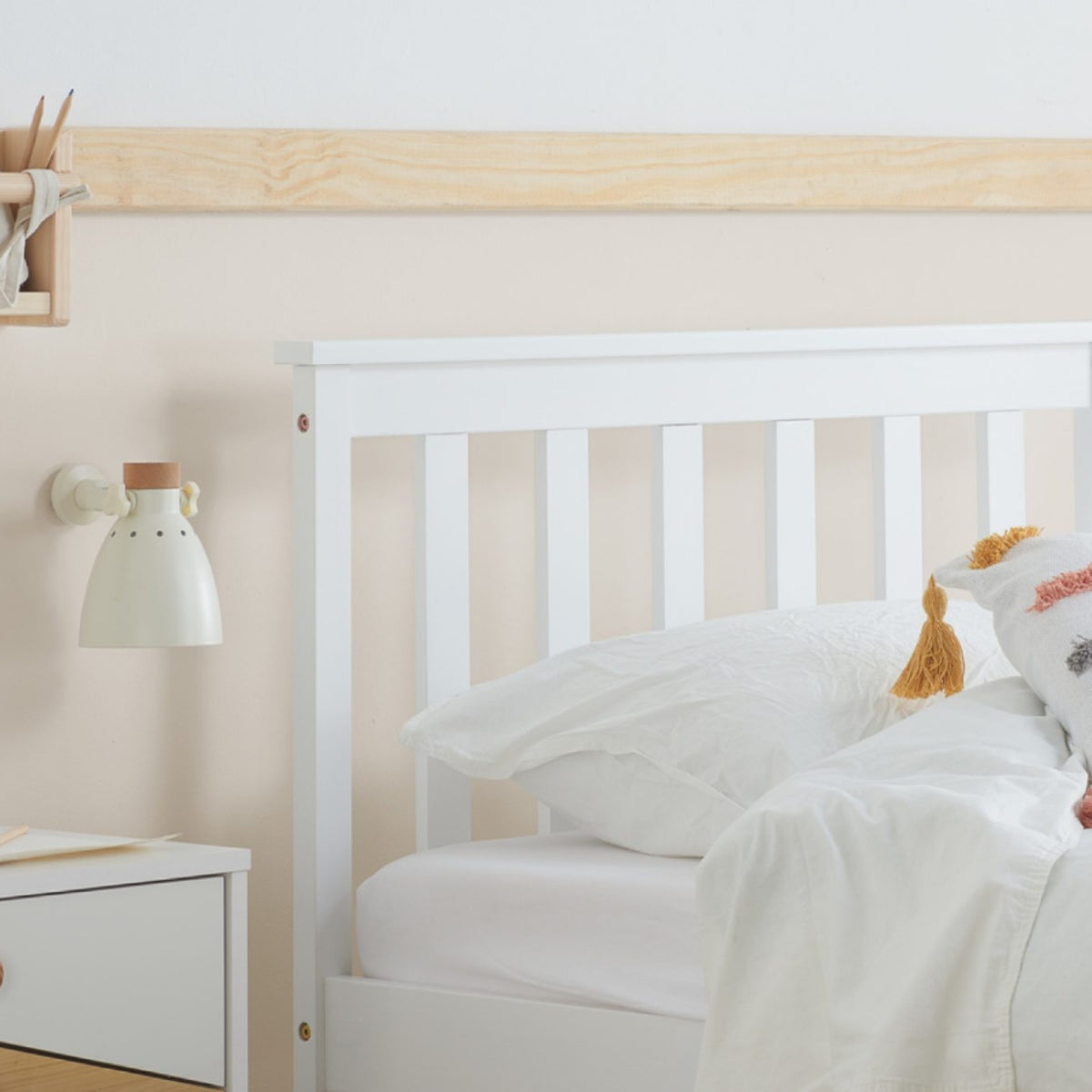 2026 Oxford Pine Bed - White