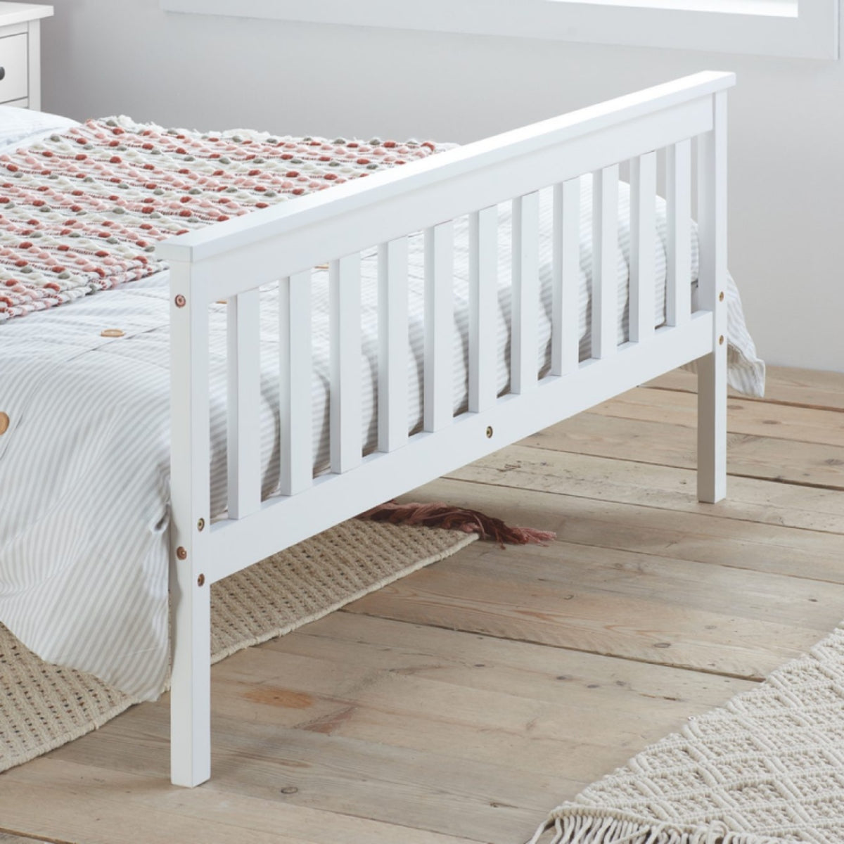 2026 Oxford Pine Bed - White
