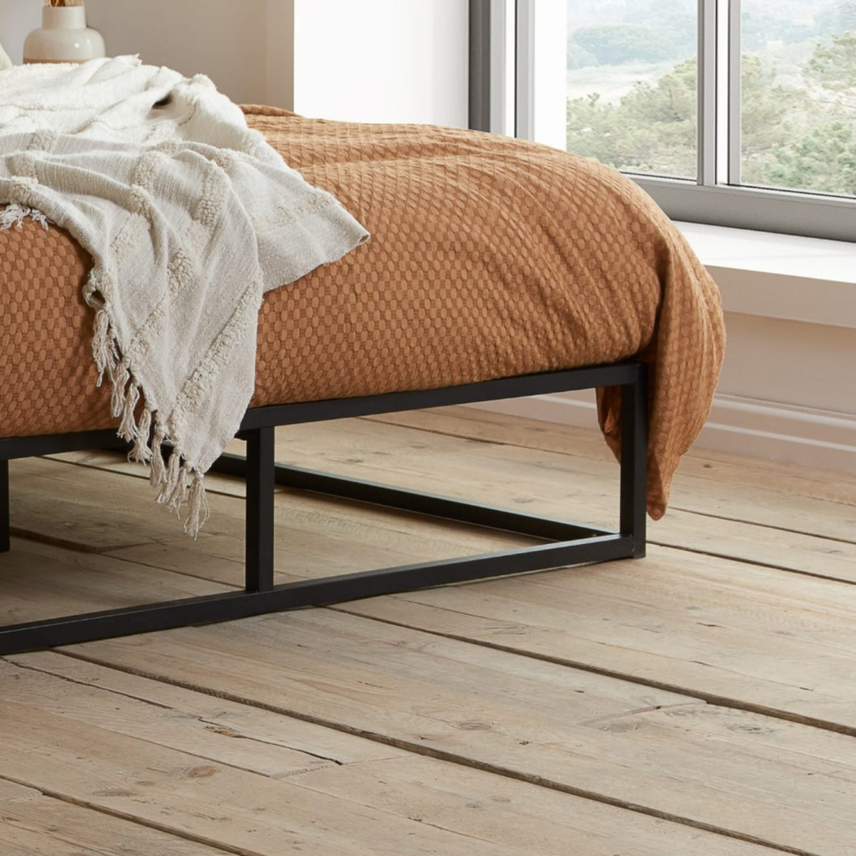 2026 Soho Metal Platform Bed - Black
