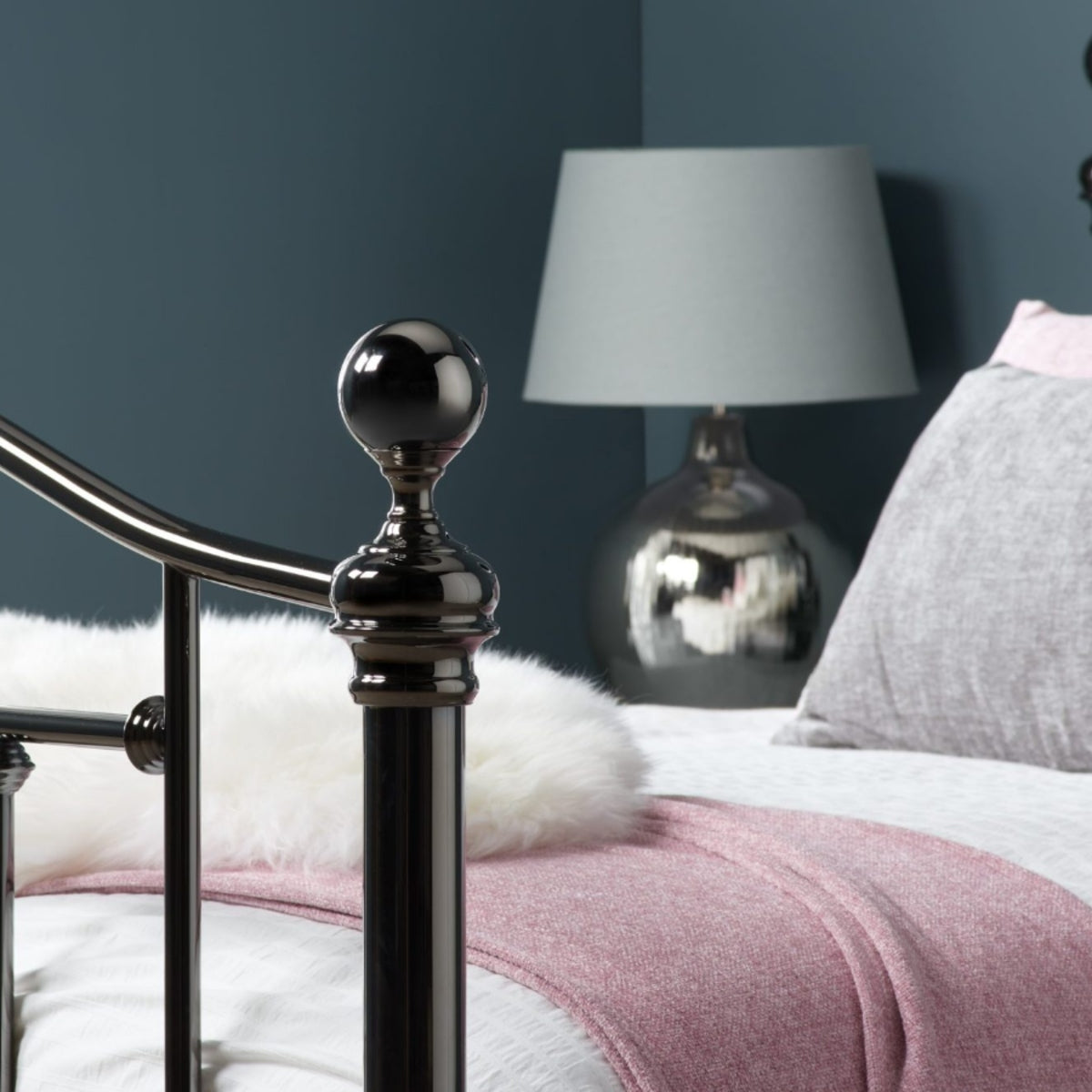 2026 Victoria Bed - Black Nickel